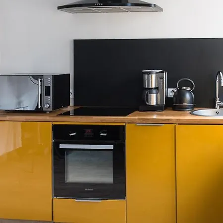 Charming One-of-a-kind Apartment. Saint-Ouen (Seine-Saint-Denis)